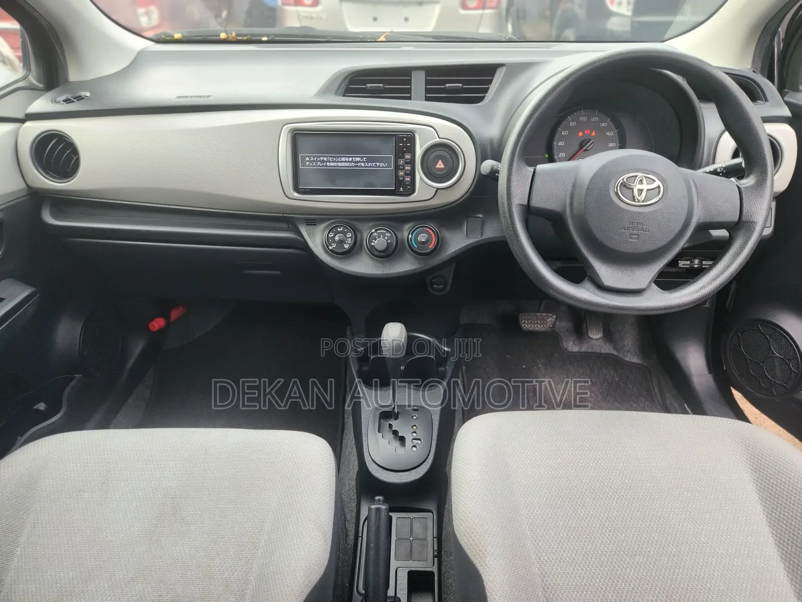 Toyota Vitz 1.3 FWD 5dr 2011 Gray