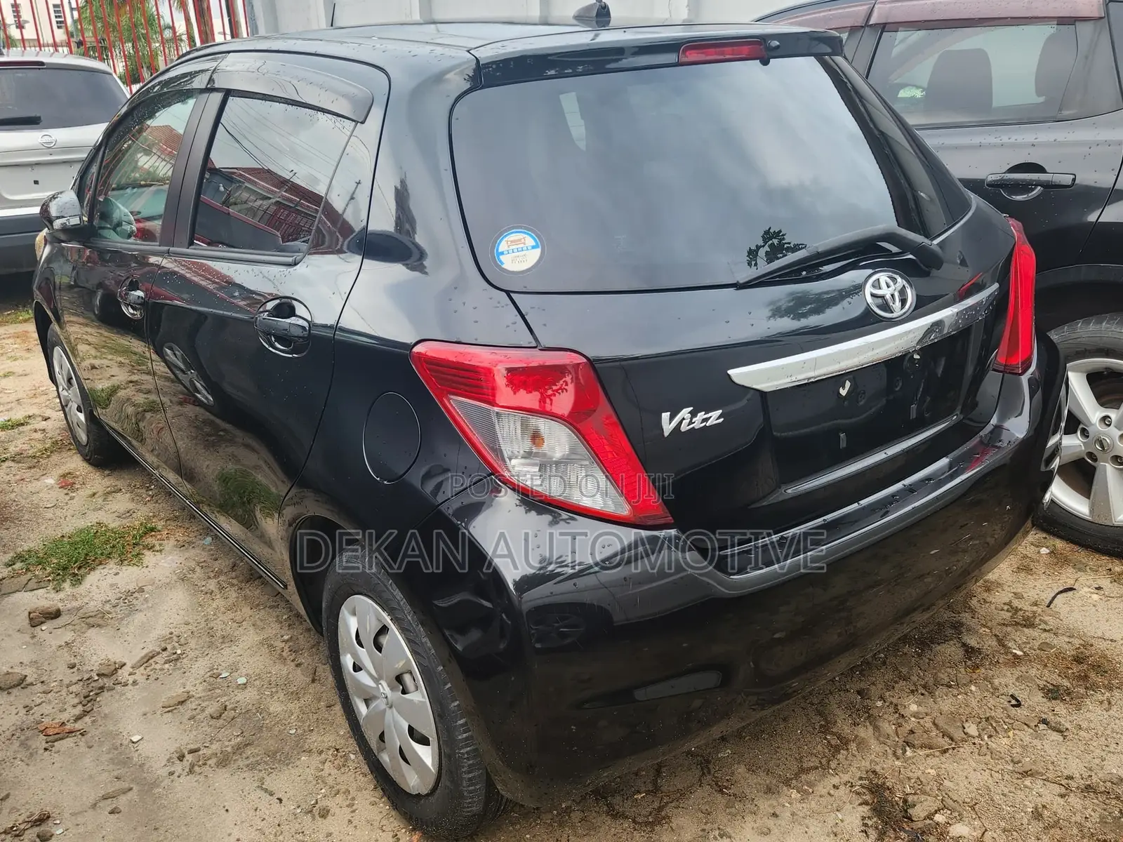Toyota Vitz 1.3 FWD 5dr 2011 Gray
