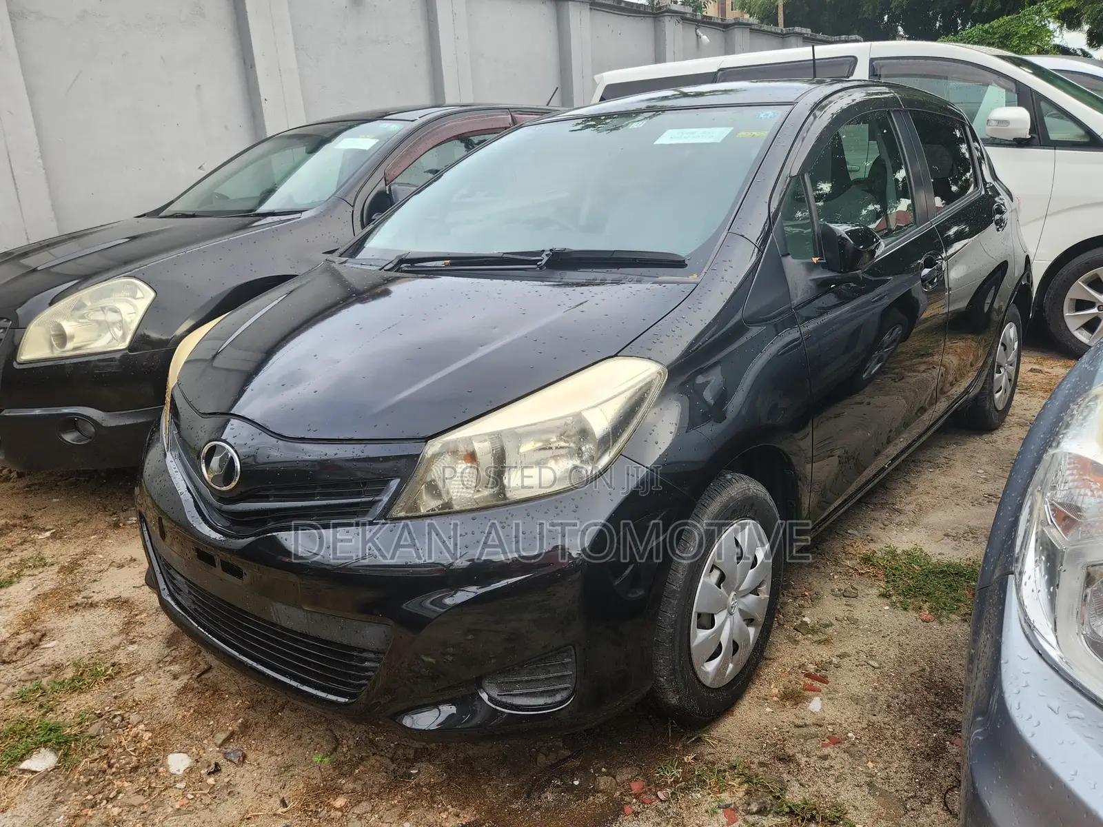 Toyota Vitz 1.3 FWD 5dr 2011 Gray