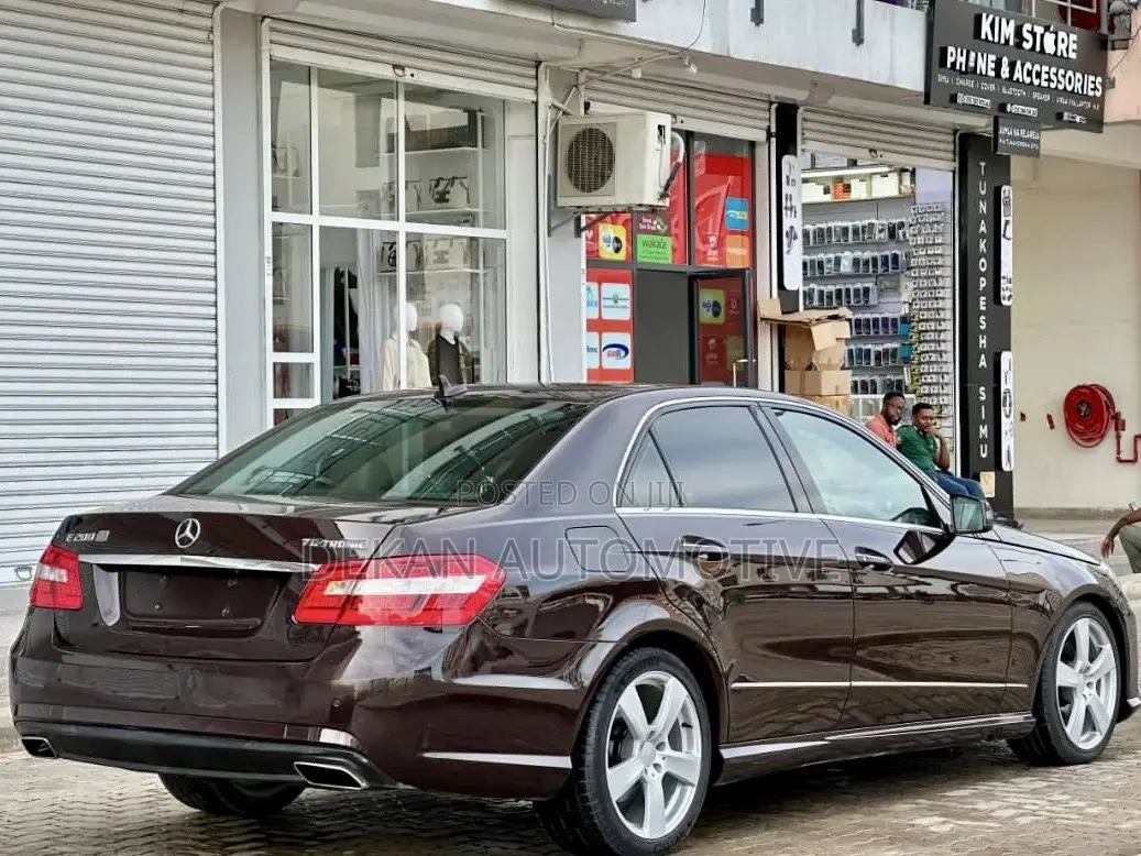 Mercedes-Benz E200 2012 Black