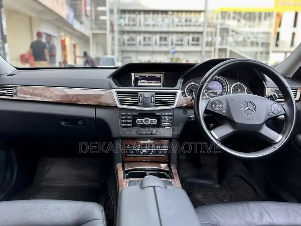Mercedes-Benz E200 2012 Black