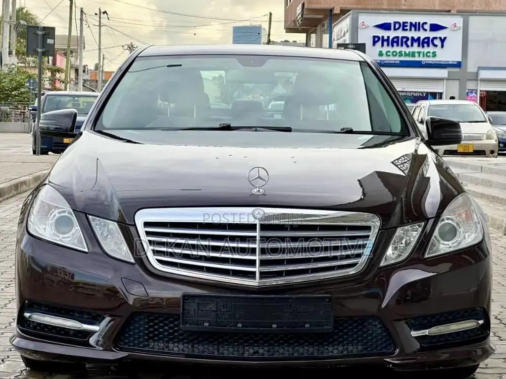 Mercedes-Benz E200 2012 Black
