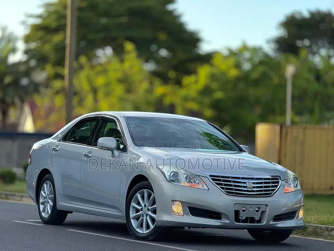Toyota Crown 2009 Silver