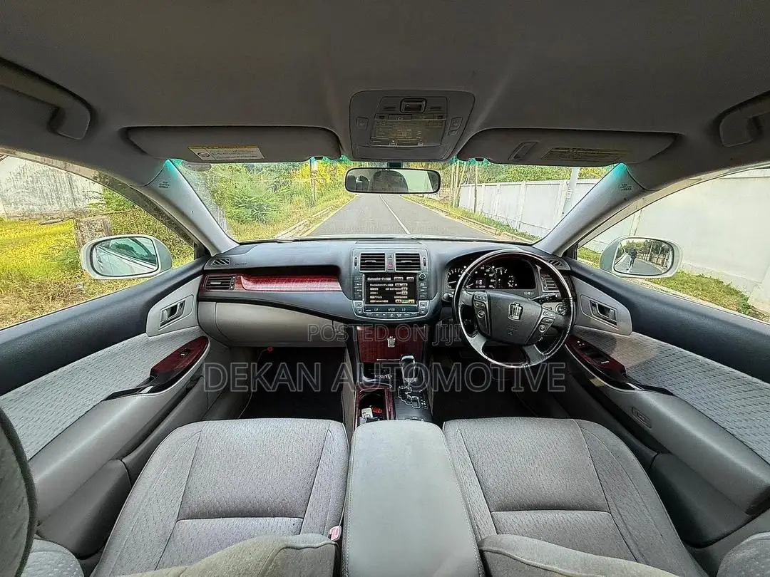 Toyota Crown 2009 Silver