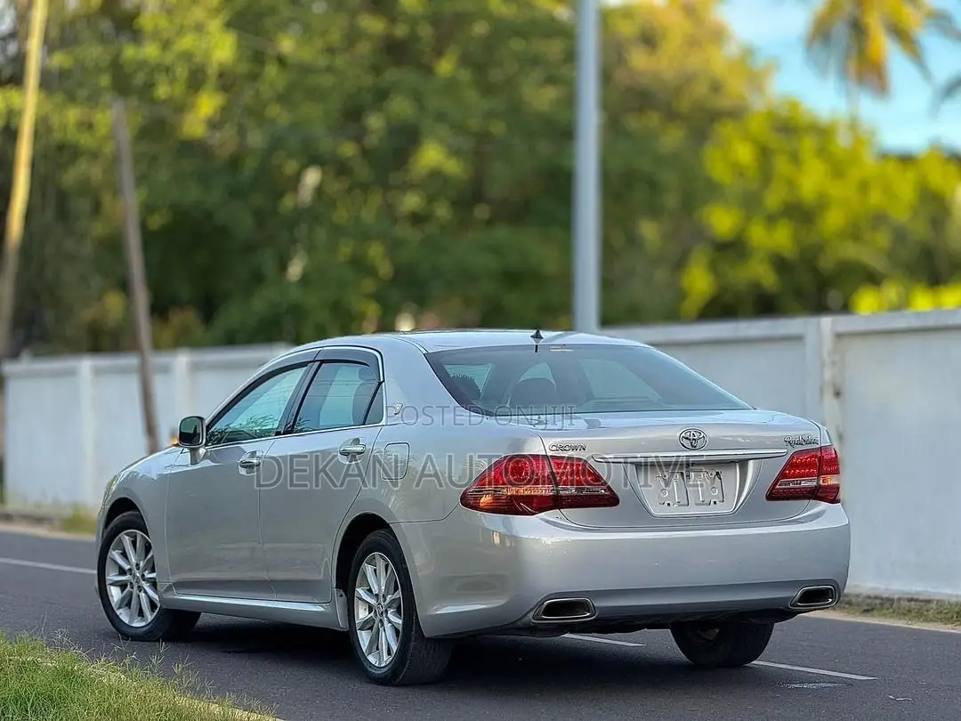 Toyota Crown 2009 Silver