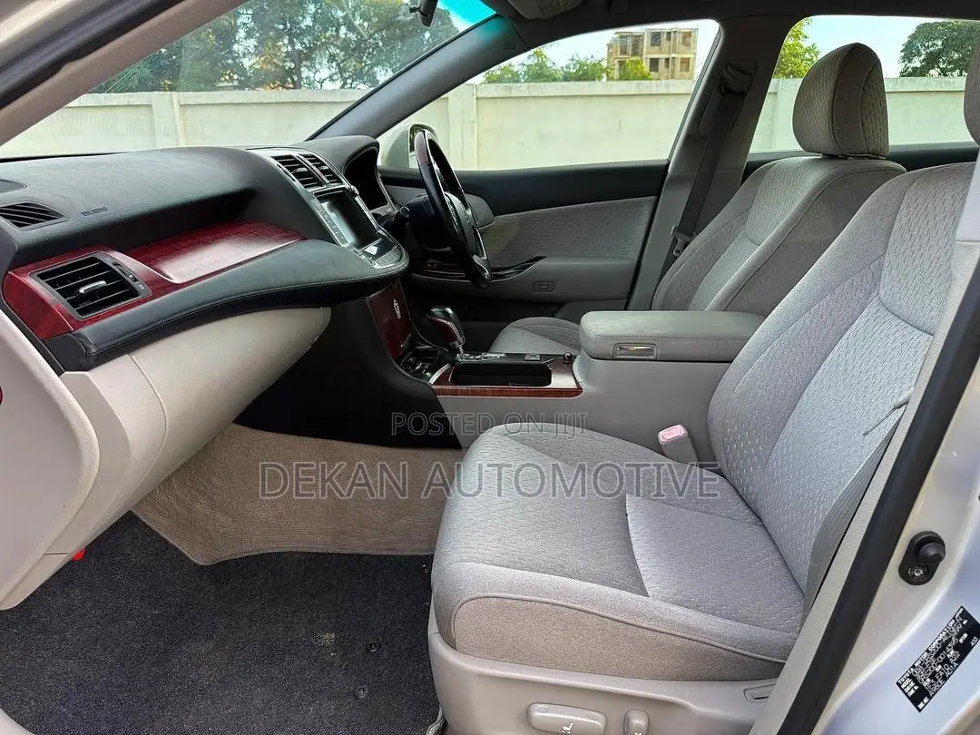Toyota Crown 2009 Silver