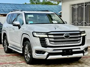 Photo - Toyota Land Cruiser 2024 White
