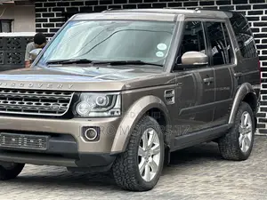 Photo - Land Rover Discovery 2015 Beige
