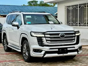Toyota Land Cruiser 2024 White