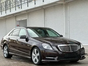 Mercedes-Benz E200 2012 Burgundy