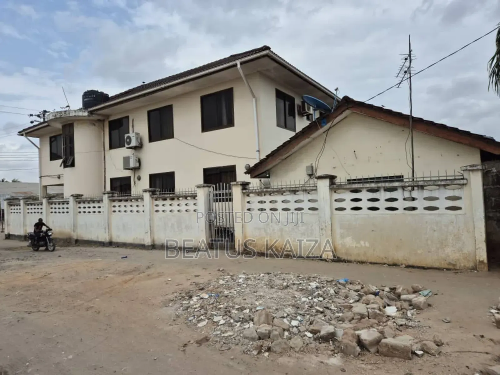 4bdrm Block of Flats in Mwananyamala, Kinondoni for sale