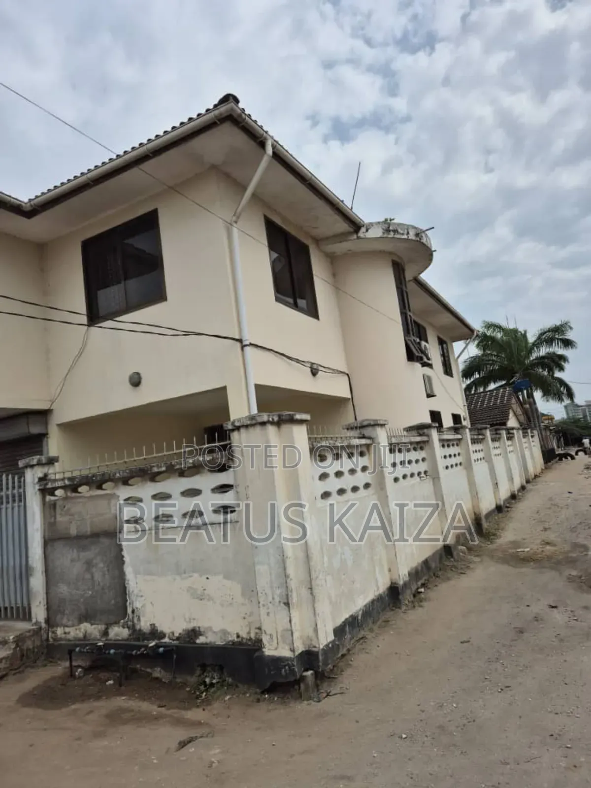 4bdrm Block of Flats in Mwananyamala, Kinondoni for sale