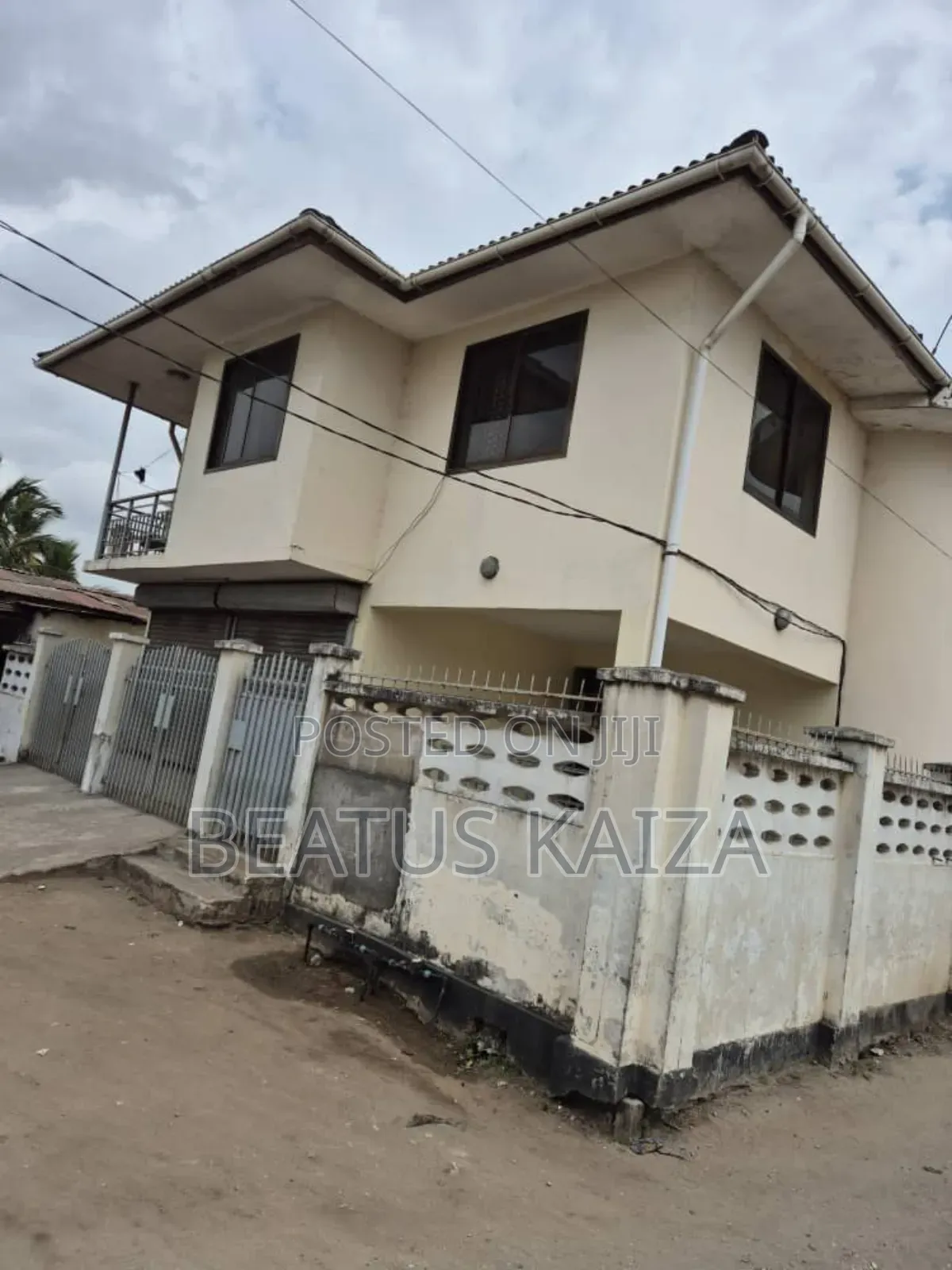 4bdrm Block of Flats in Mwananyamala, Kinondoni for sale