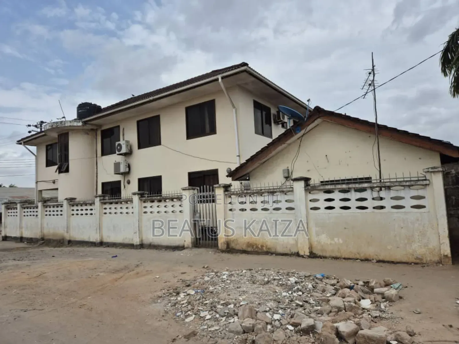 4bdrm Block of Flats in Mwananyamala, Kinondoni for sale