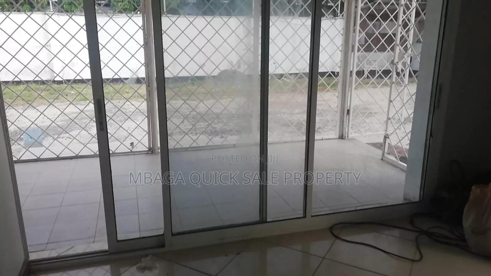 10bdrm House in Mikocheni for sale