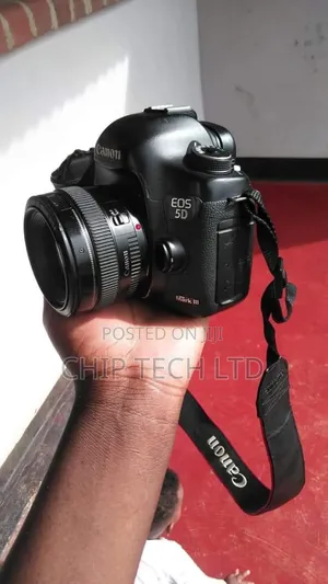 Canon 5d Mark Iii With Lens