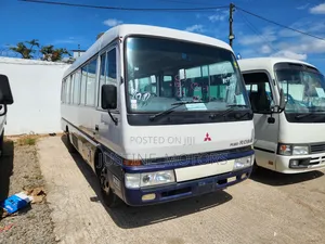 Mitsubishi Fuso Rosa 2000 White