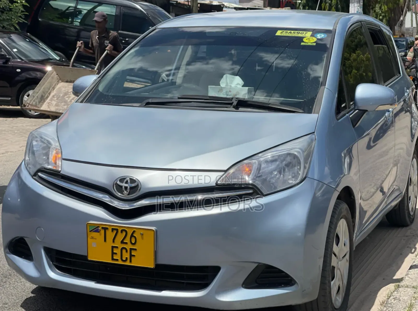 Toyota Ractis 2011 Silver