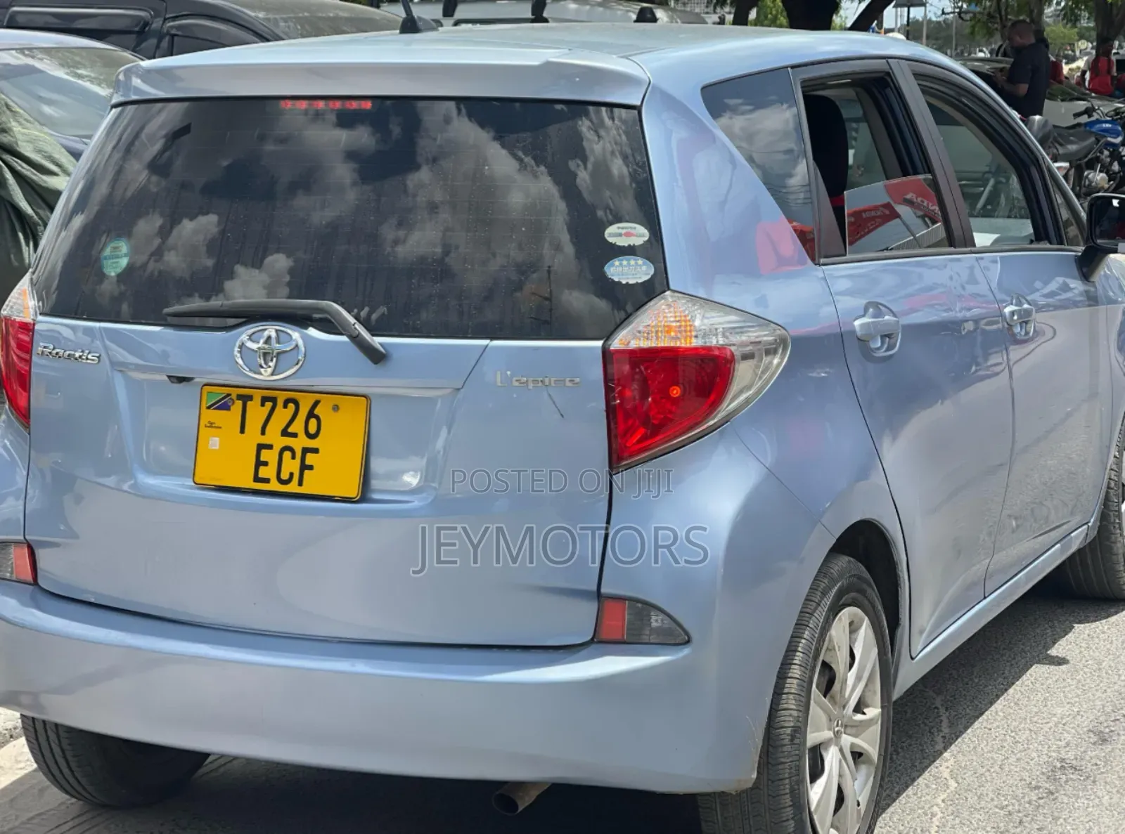Toyota Ractis 2011 Silver