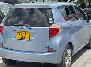 Toyota Ractis 2011 Silver