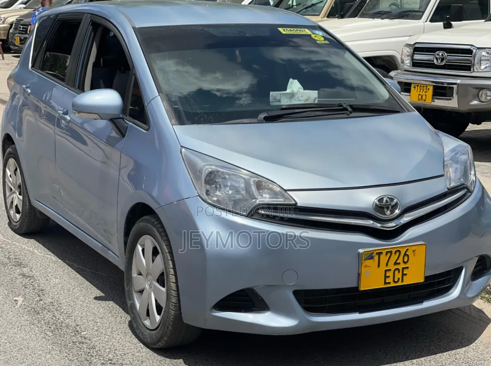 Toyota Ractis 2011 Silver