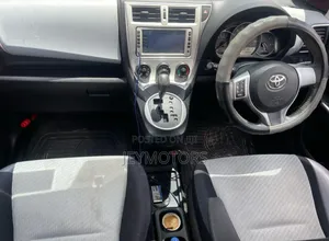 Toyota Ractis 2011 Silver