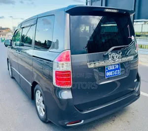 Toyota Noah 2009 Gray