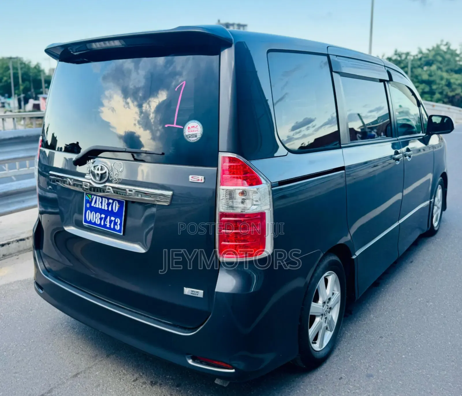 Toyota Noah 2009 Gray