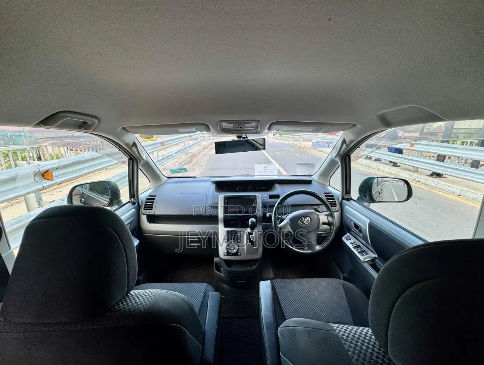 Toyota Noah 2009 Gray