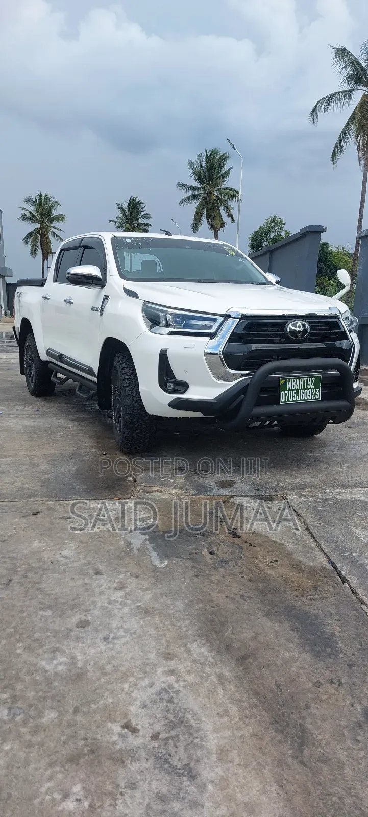 Toyota Hilux 2022 White