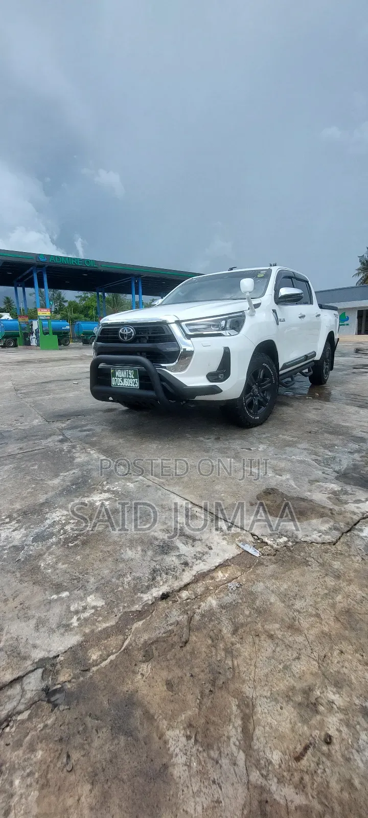 Toyota Hilux 2022 White
