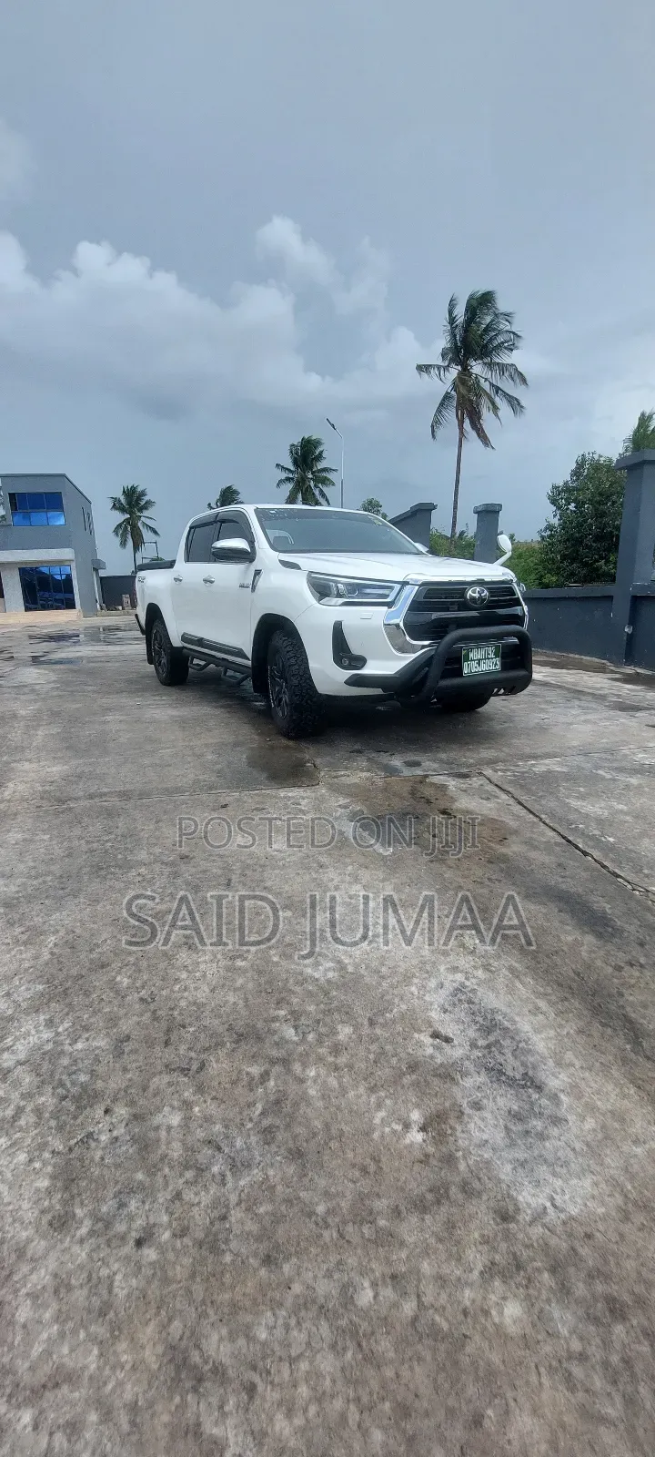Toyota Hilux 2022 White