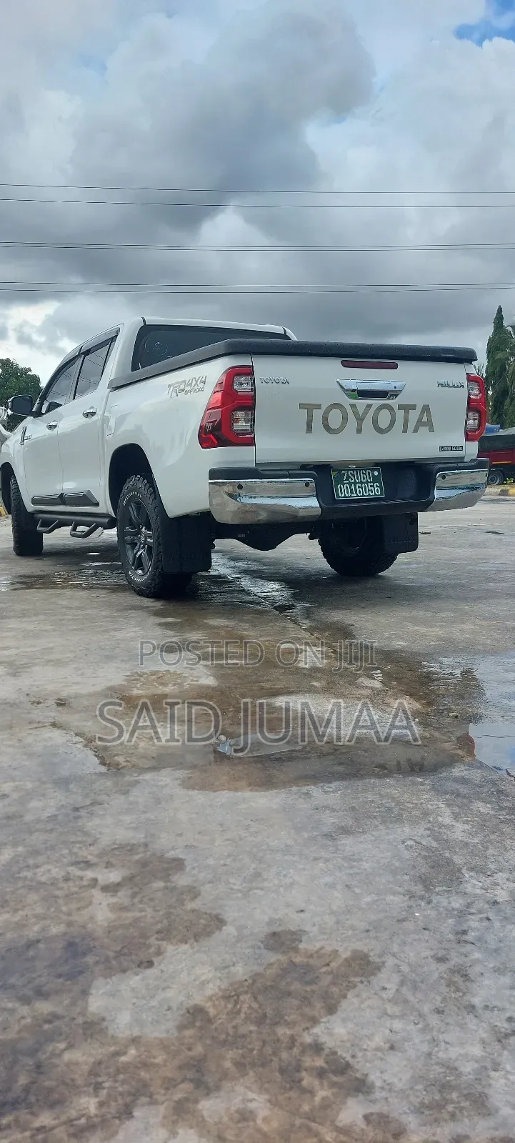 Toyota Hilux 2022 White