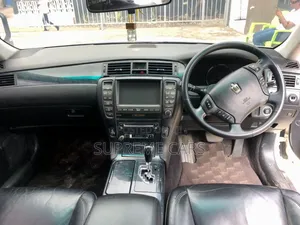 Toyota Crown Royale 2005 White