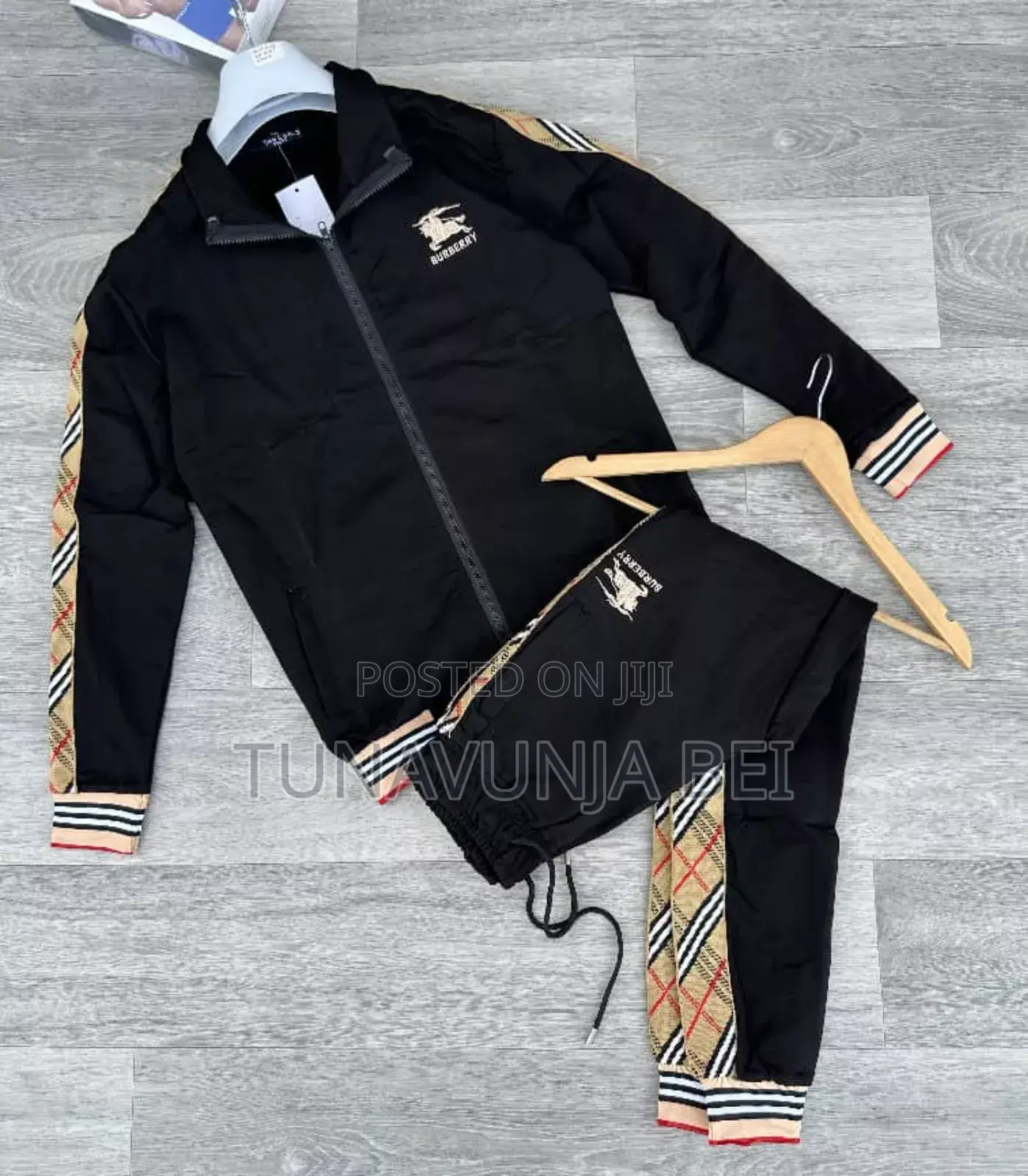 Black Outfit Style Bei Poa