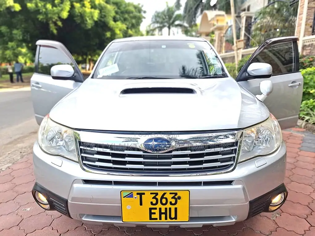 Subaru Forester 2011 Silver