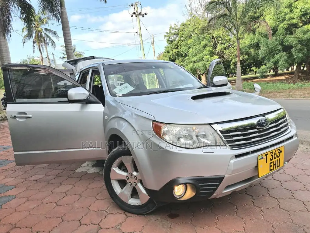 Subaru Forester 2011 Silver