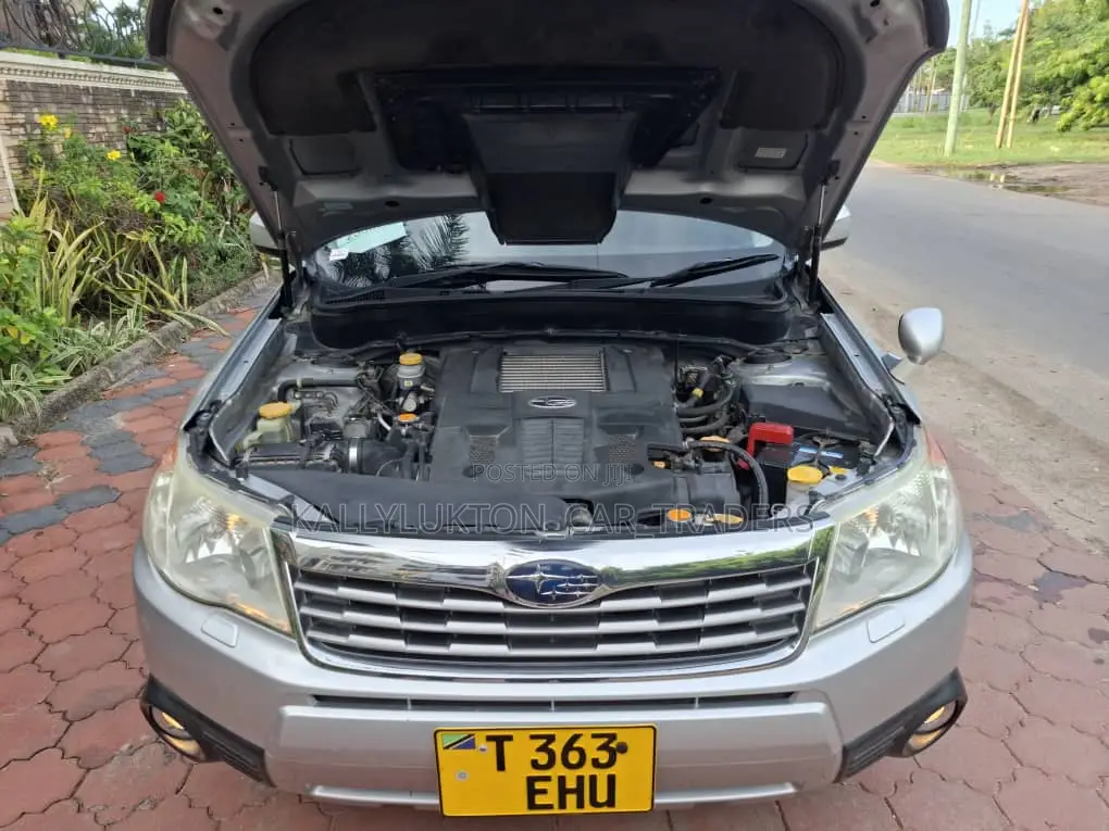 Subaru Forester 2011 Silver