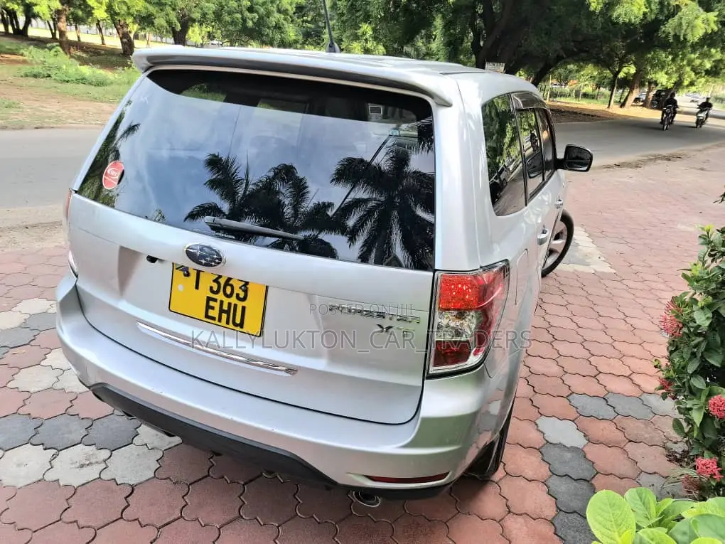 Subaru Forester 2011 Silver