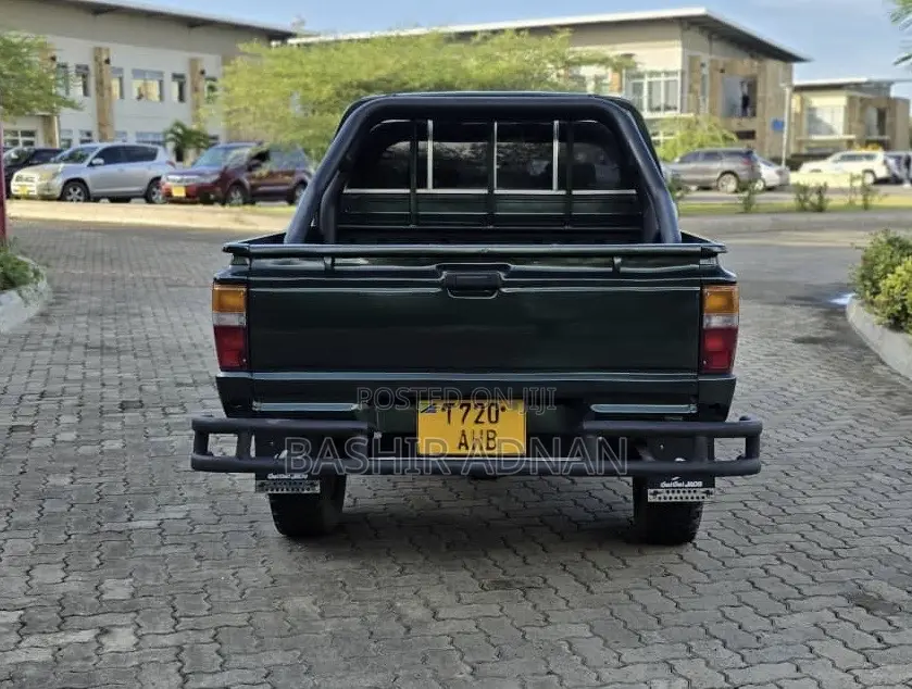 Toyota Hilux 2000 Green