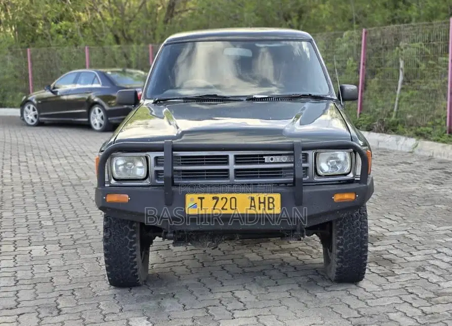 Toyota Hilux 2000 Green