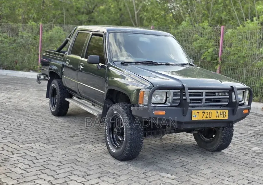 Toyota Hilux 2000 Green