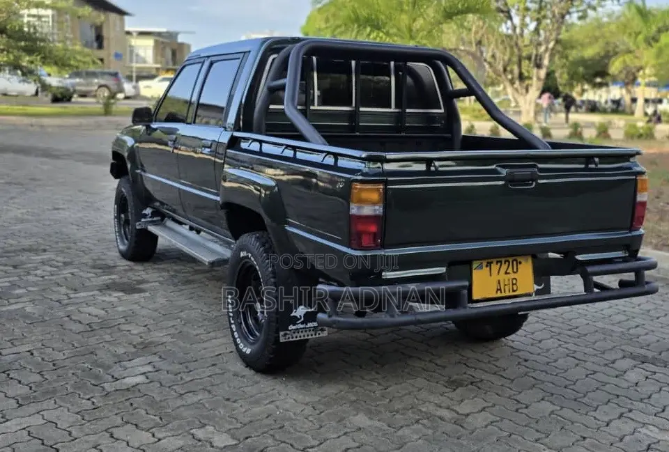 Toyota Hilux 2000 Green