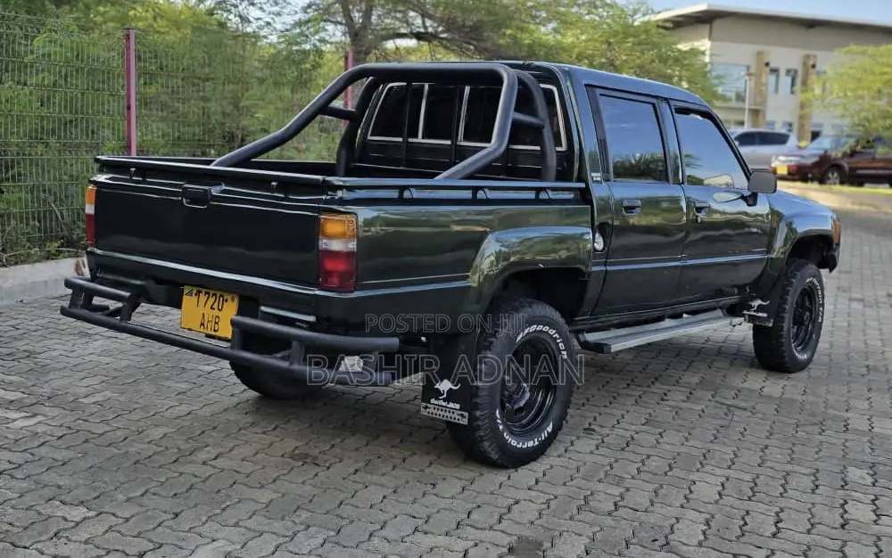 Toyota Hilux 2000 Green