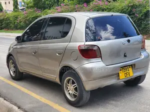 Toyota Vitz 2004 Silver