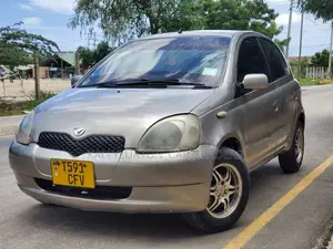 Toyota Vitz 2004 Silver