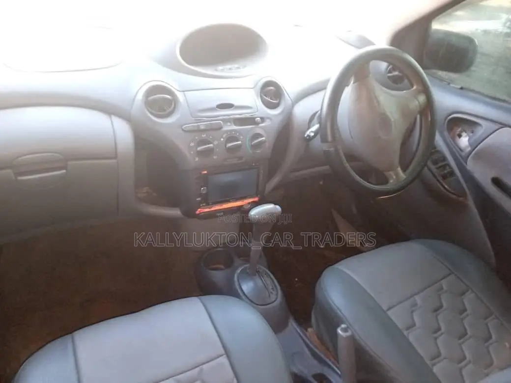 Toyota Vitz 2002 Blue
