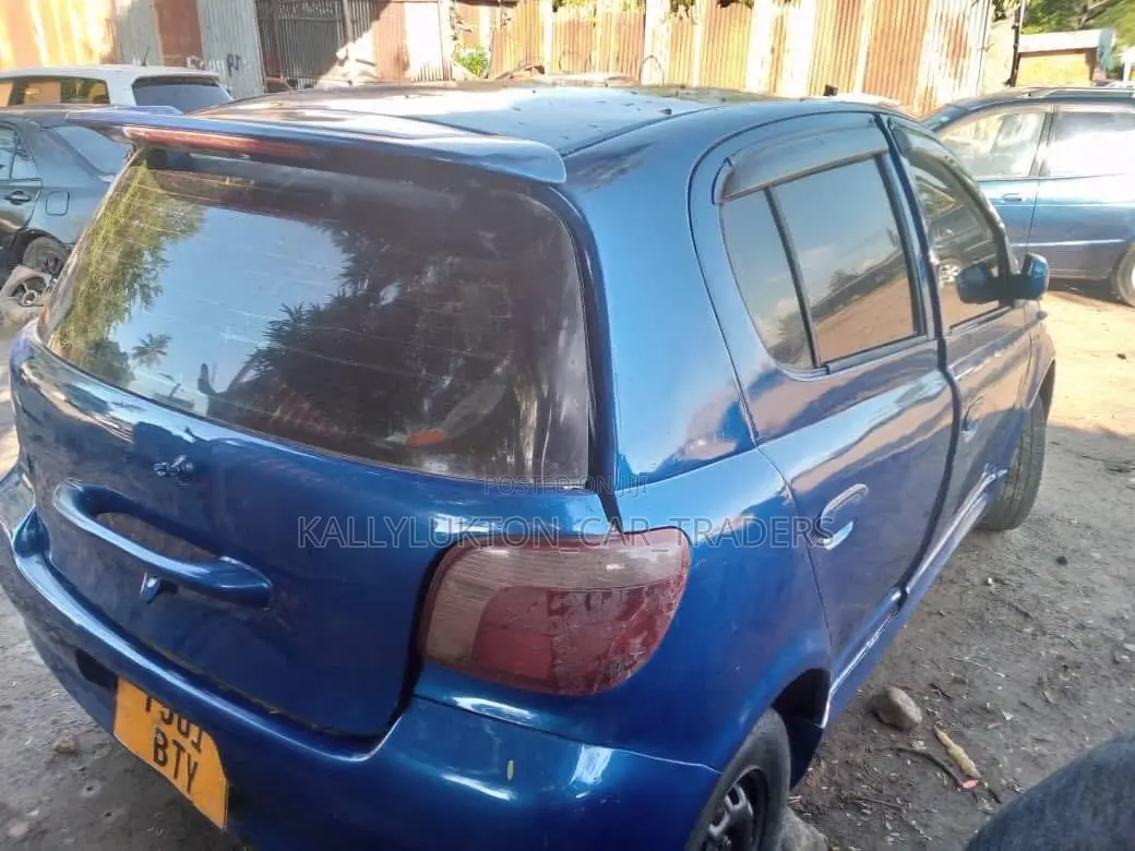 Toyota Vitz 2002 Blue