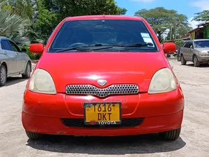 Toyota Vitz 2000 Red
