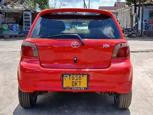 Toyota Vitz 2000 Red